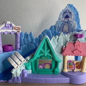 Little People® Disney Frozen Arendelle Sledding Adventures